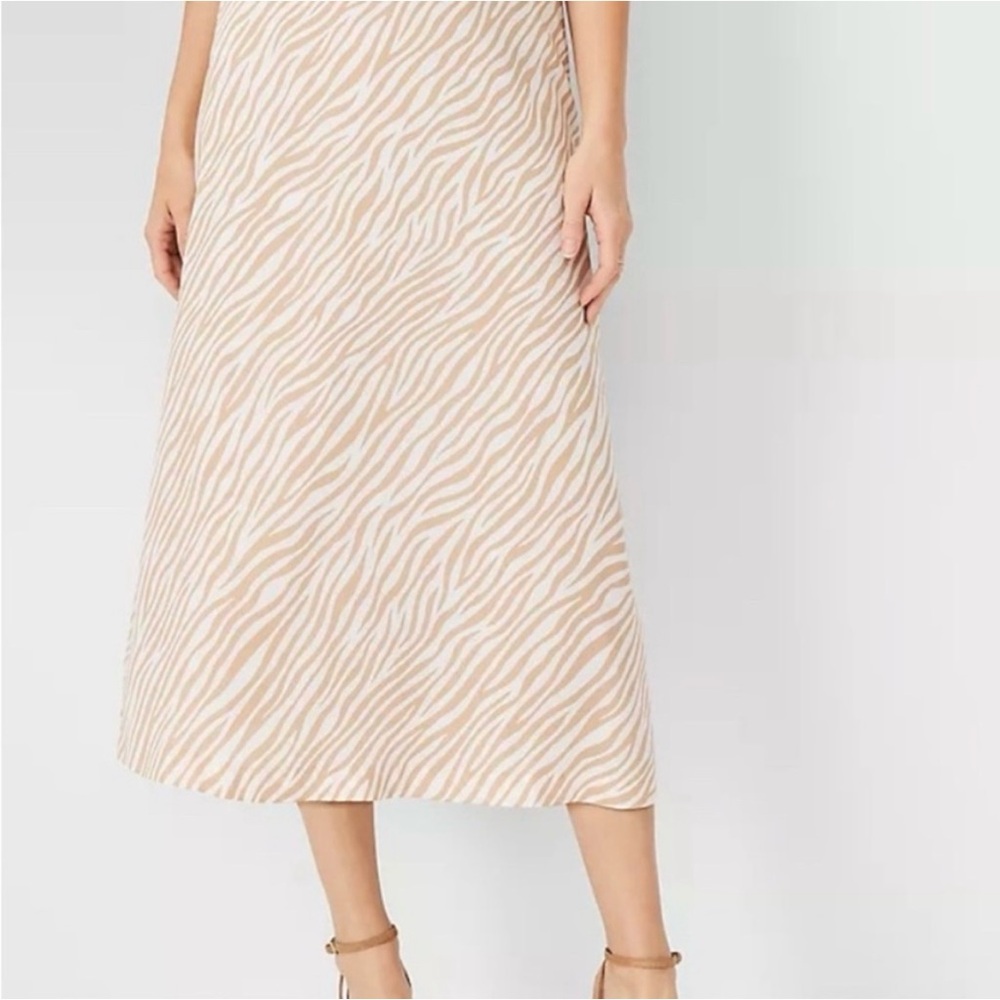 Ann Taylor Midi Skirt. Size 6. Tan and Cream Zebra Print.